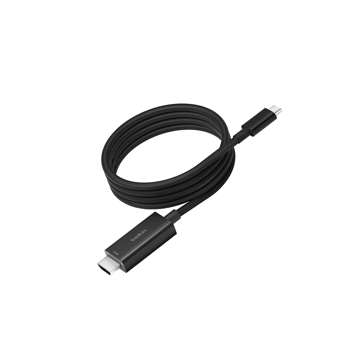 Un câble USB-C vers HDMI noir Belkin, posé sur un fond blanc. Les deux connecteurs sont visibles, ainsi que le texte "Belkin".