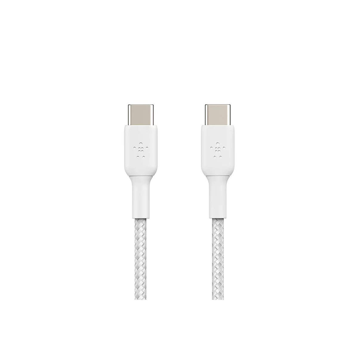 Deux câbles USB-C blancs côte à côte sur fond blanc. Les câbles sont dotés du logo Belkin.