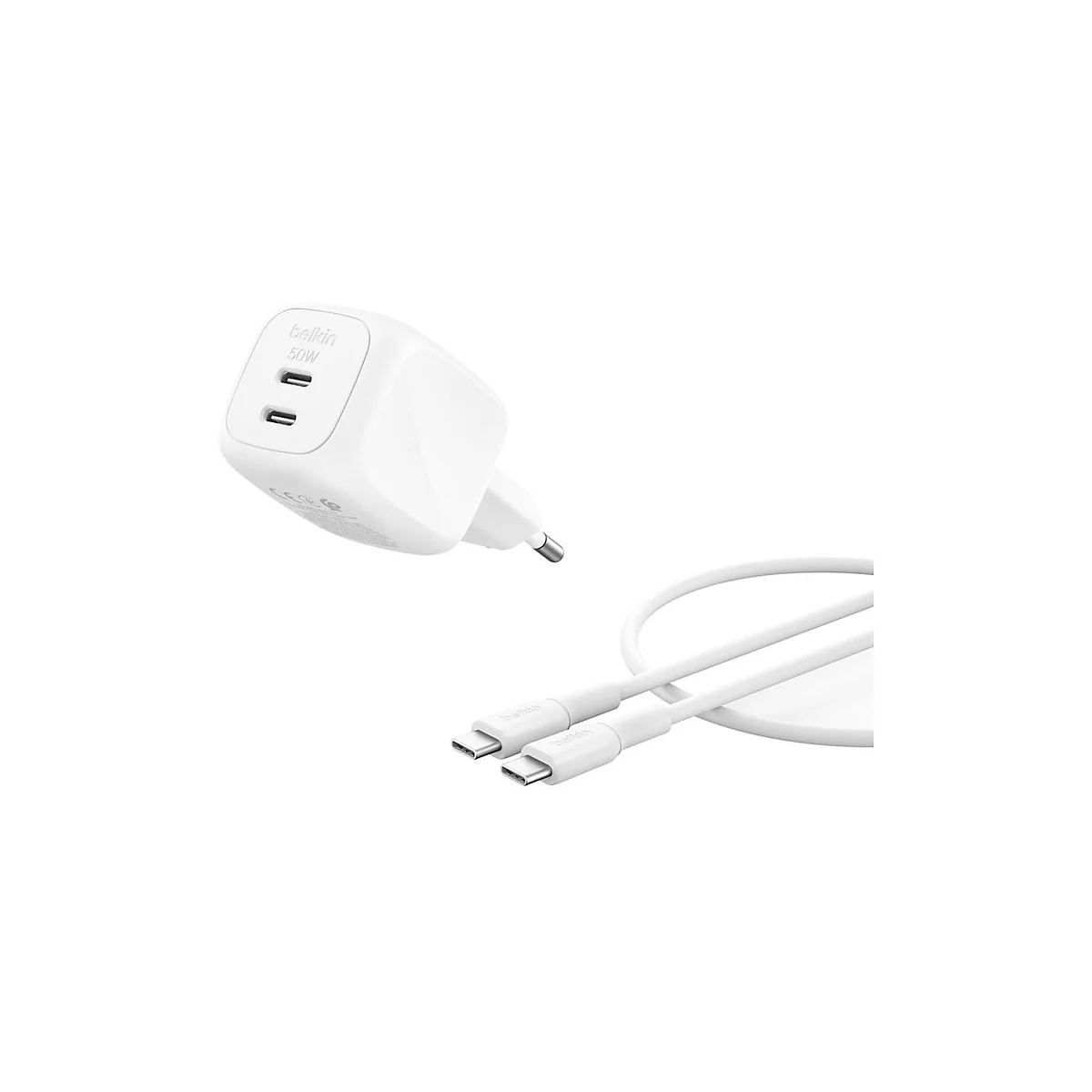 Chargeur Belkin blanc avec impression 50W, deux ports USB-C, prise d'alimentation et câble USB-C blanc.