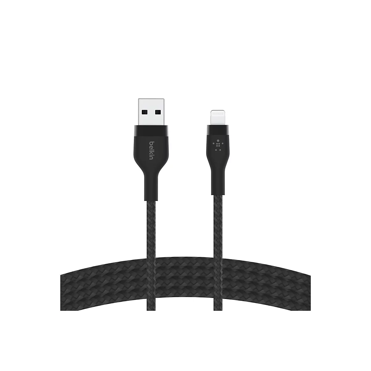 Schwarzes USB-Kabel von Belkin. Ein USB-A-Anschluss und ein Lightning-Anschluss sind zu sehen. Der Kabelstrang ist schwarz gewebt.