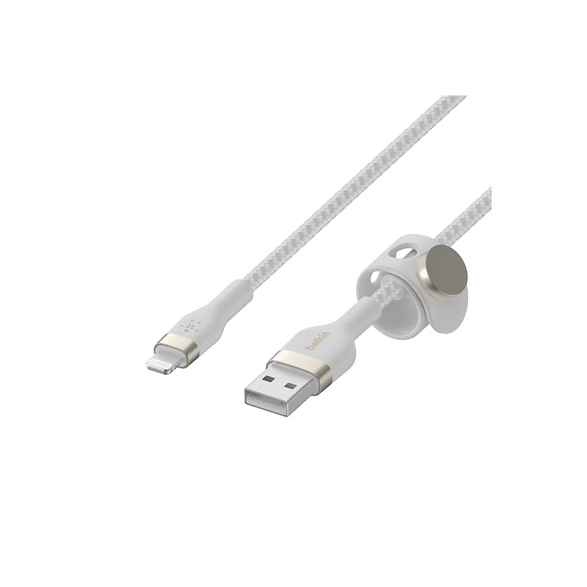 Weißes Ladekabel mit Lightning- und USB-A-Anschluss, geflochtenes Kabel, Halterung mit rundem Magnetverschluss. Belkin-Logo.