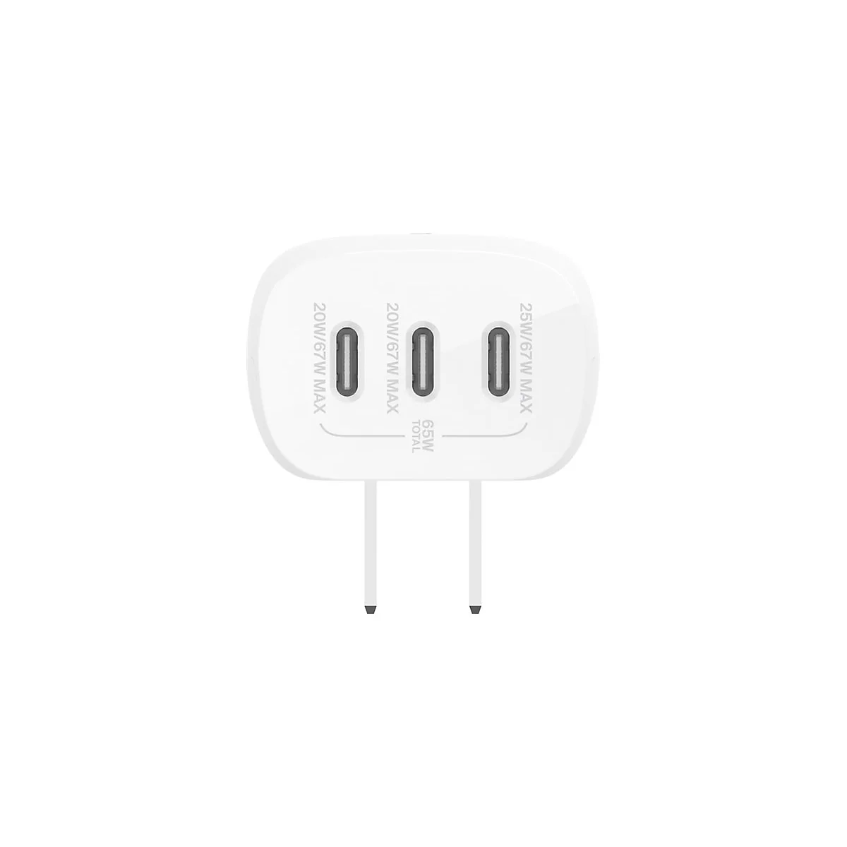 Weißes Ladegerät mit drei USB-C-Anschlüssen. Beschriftung: 20W/67W MAX, 20W/67W MAX, 25W/67W MAX, 65W TOTAL.