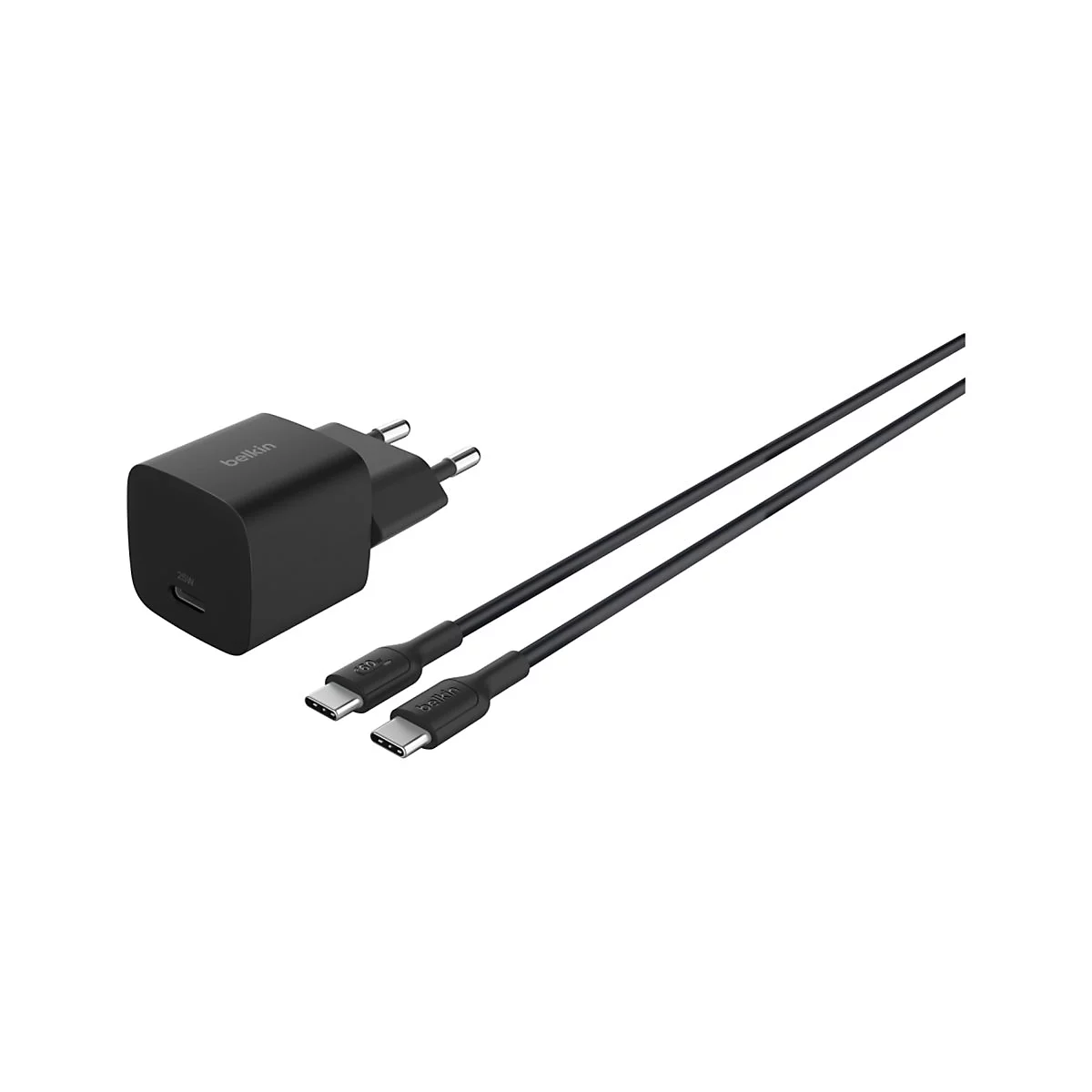 Schwarzes Belkin-Ladegerät mit USB-C-Kabel. Das Ladegerät ist quadratisch mit abgerundeten Ecken und dem Schriftzug "Belkin".