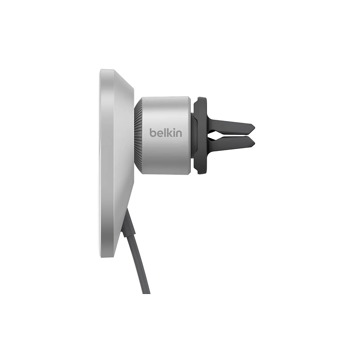 Support de téléphone gris avec logo Belkin, fixé à une bouche d'aération.