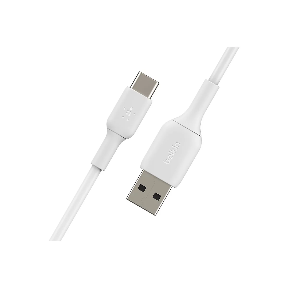 Weißes USB-C-auf-USB-A-Kabel von Belkin, Details. USB-C- und USB-A-Anschlüsse sind zu sehen, sowie das Markenlogo von Belkin.