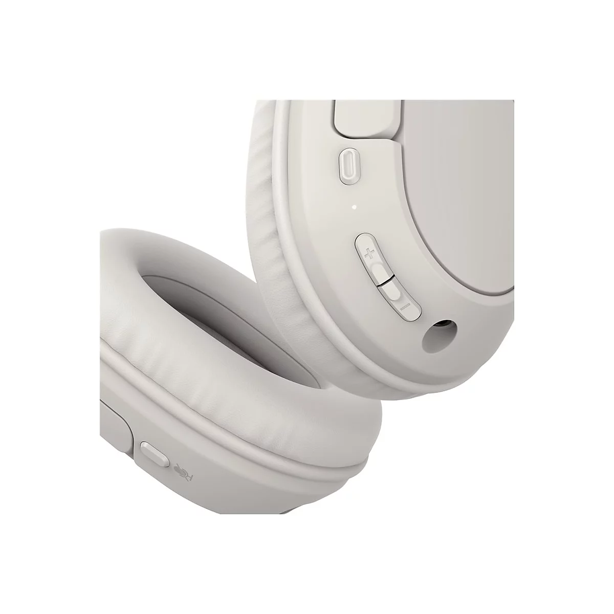 Gros plan sur un casque gris clair. On distingue l'écouteur et les commandes de volume et de mise sous tension.