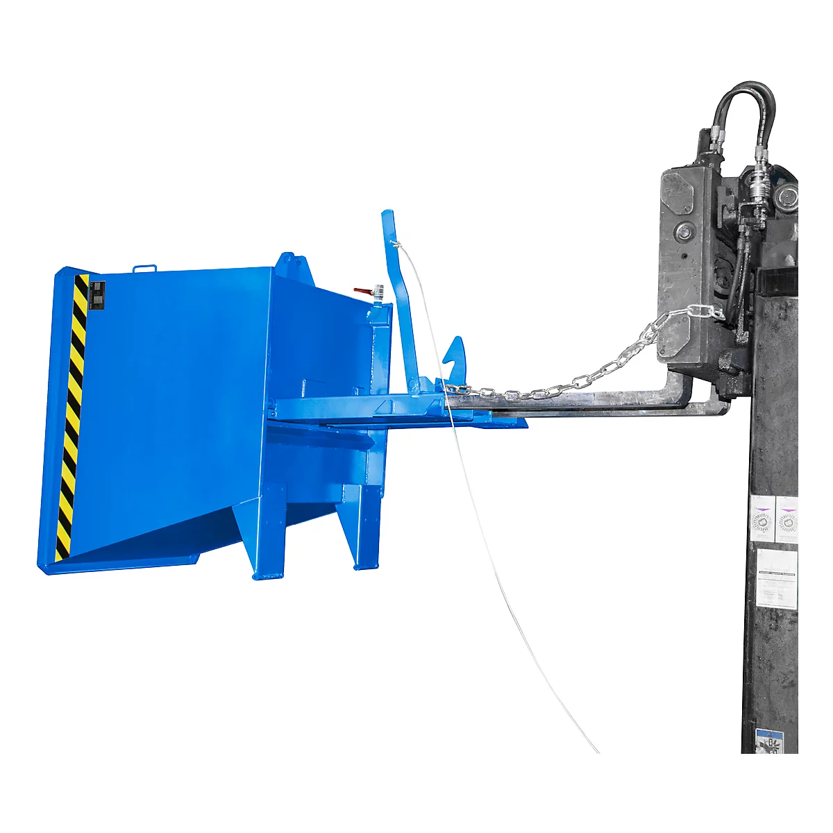 Conteneur bleu fixé à un chariot élévateur. Bandes d'avertissement jaunes et noires.