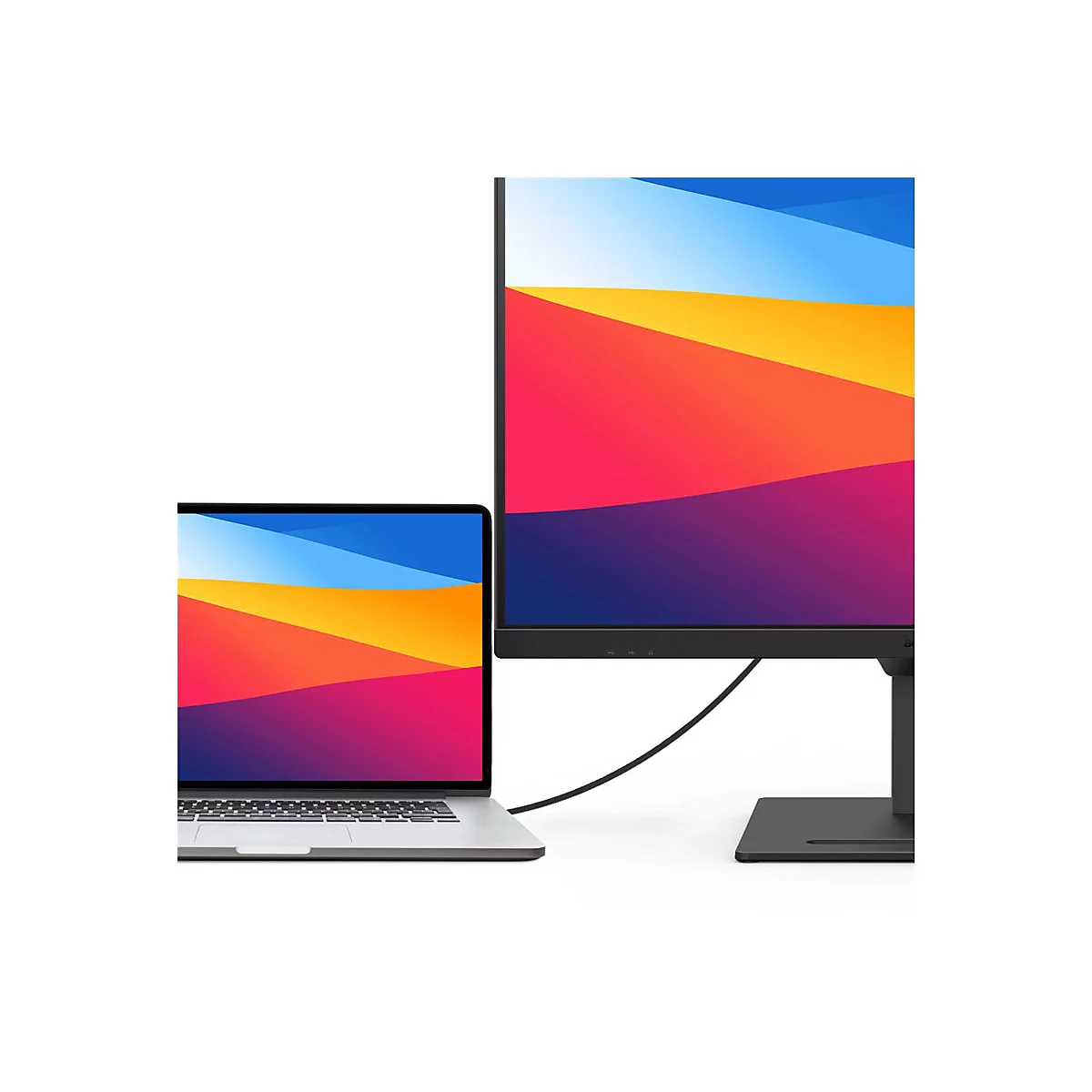 Ein Laptop und ein Monitor nebeneinander, beide mit buntem Bildschirmhintergrund. Der Monitor ist mit einem Kabel an der Rückseite befestigt.