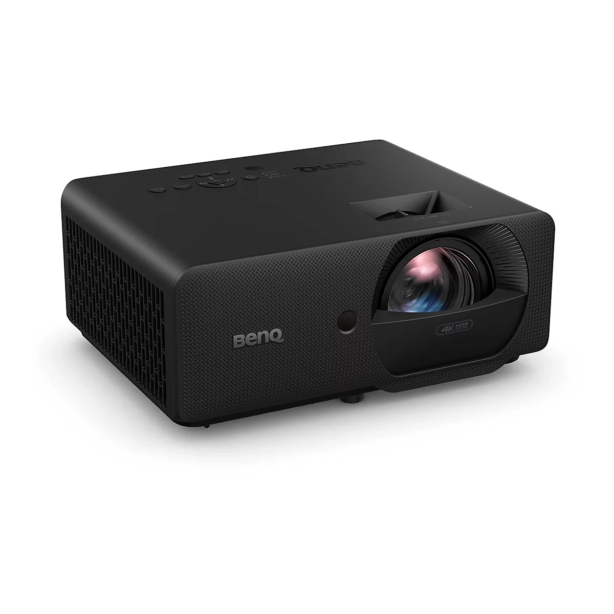 Schwarzer BenQ-Projektor, seitlich leicht erhöht auf weißem Hintergrund. Mit 4K HDR-Logo.