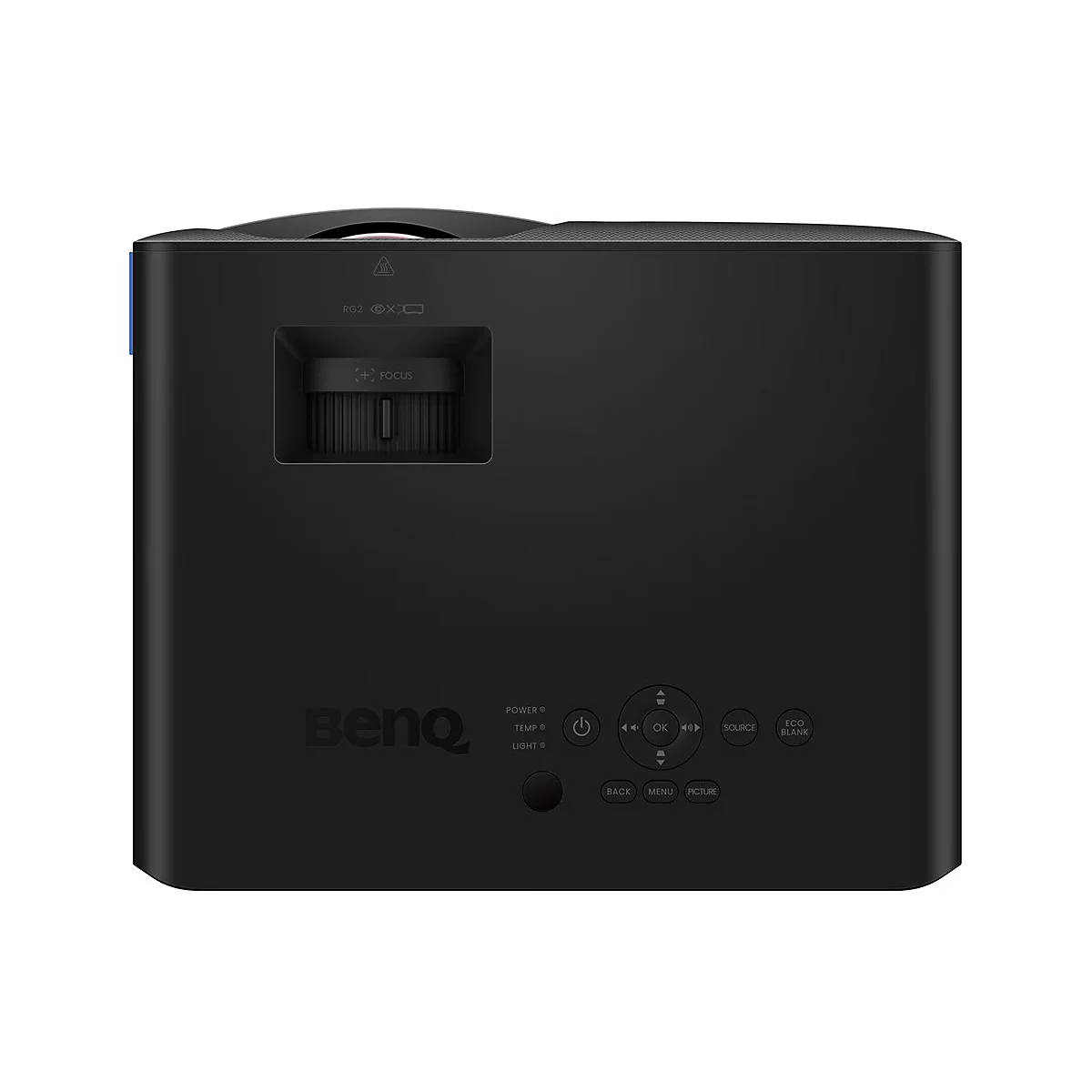 Schwarzer BenQ-Projektor, Frontansicht. Der Projektor hat eine Fokus-Linse und Bedienknöpfe.