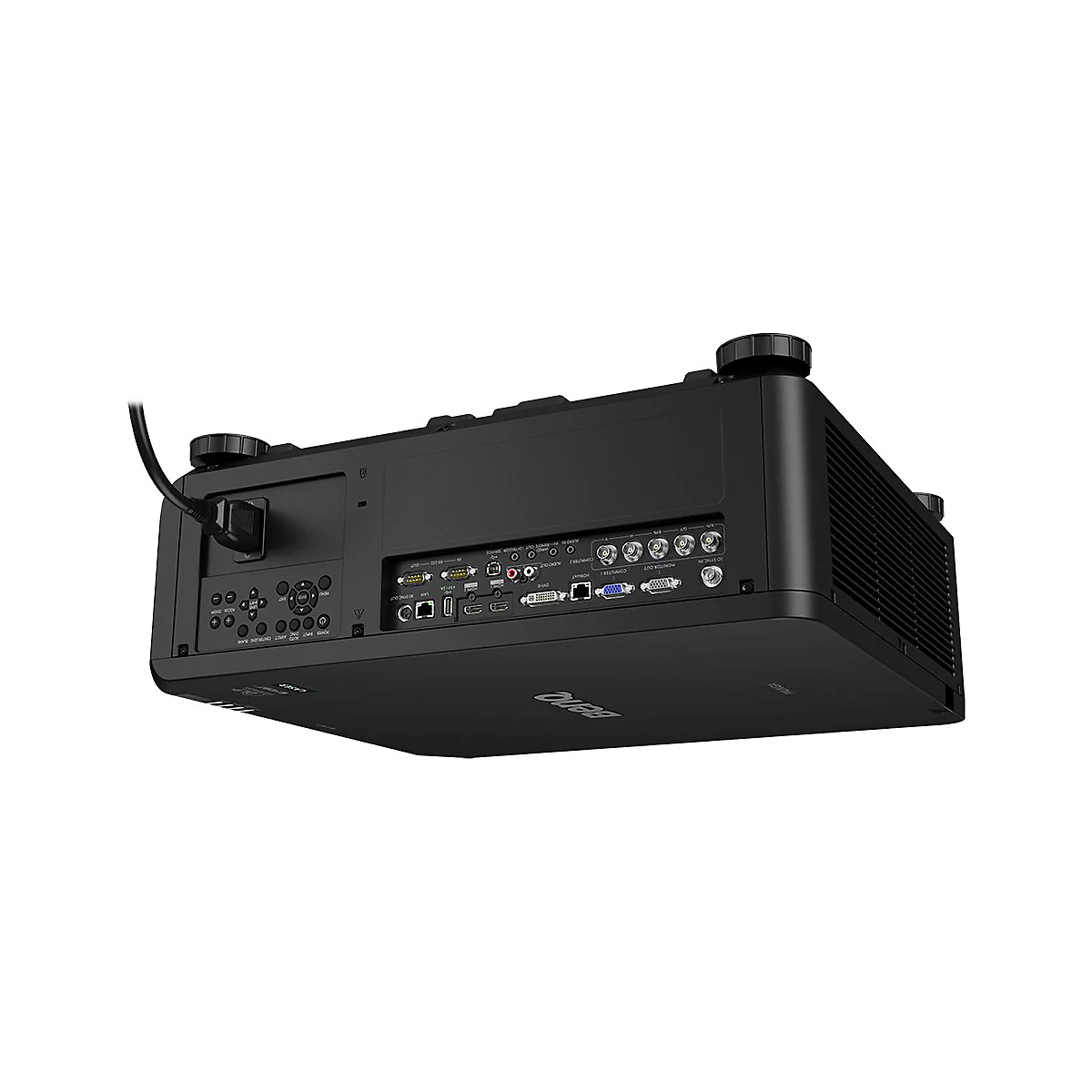 Schwarzer Projektor mit Anschlüssen, Knöpfen und Netzkabel. Die Marke BenQ ist auf der Unterseite zu sehen.