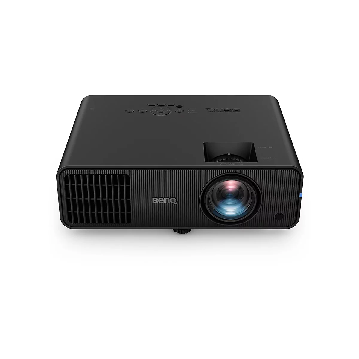 Schwarzer Projektor, Frontalansicht. Auf der Oberseite befinden sich Bedienelemente, darunter das BenQ-Logo. Deutlich sichtbar ist die Objektivlinse.