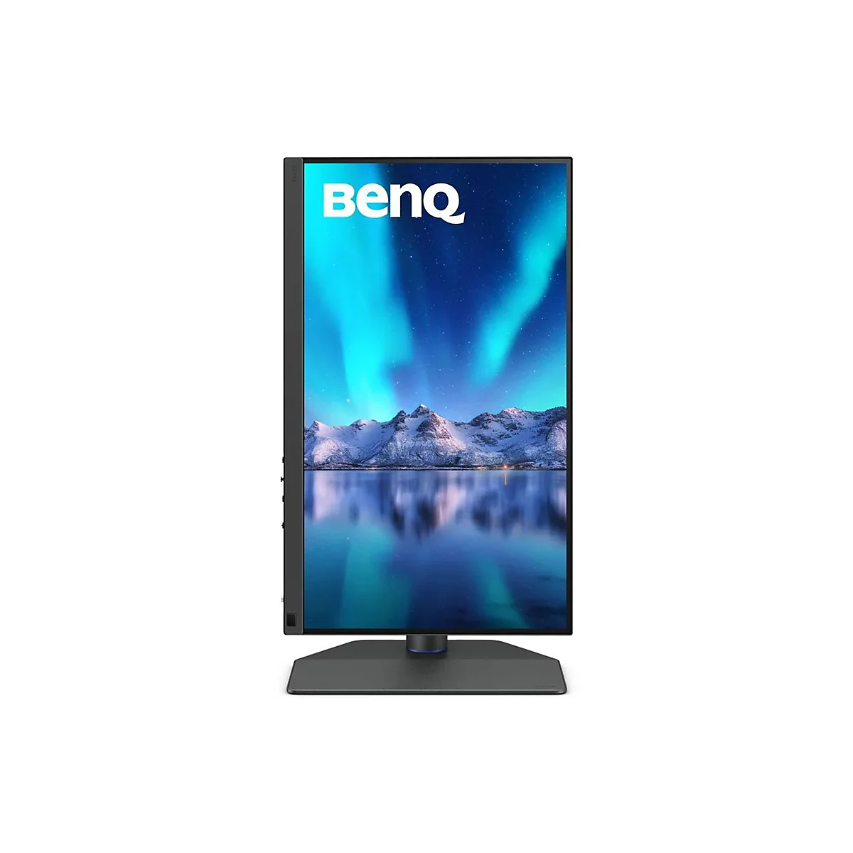 Ein BenQ Monitor mit dem Nordlicht im Bildschirm vor weißem Hintergrund.