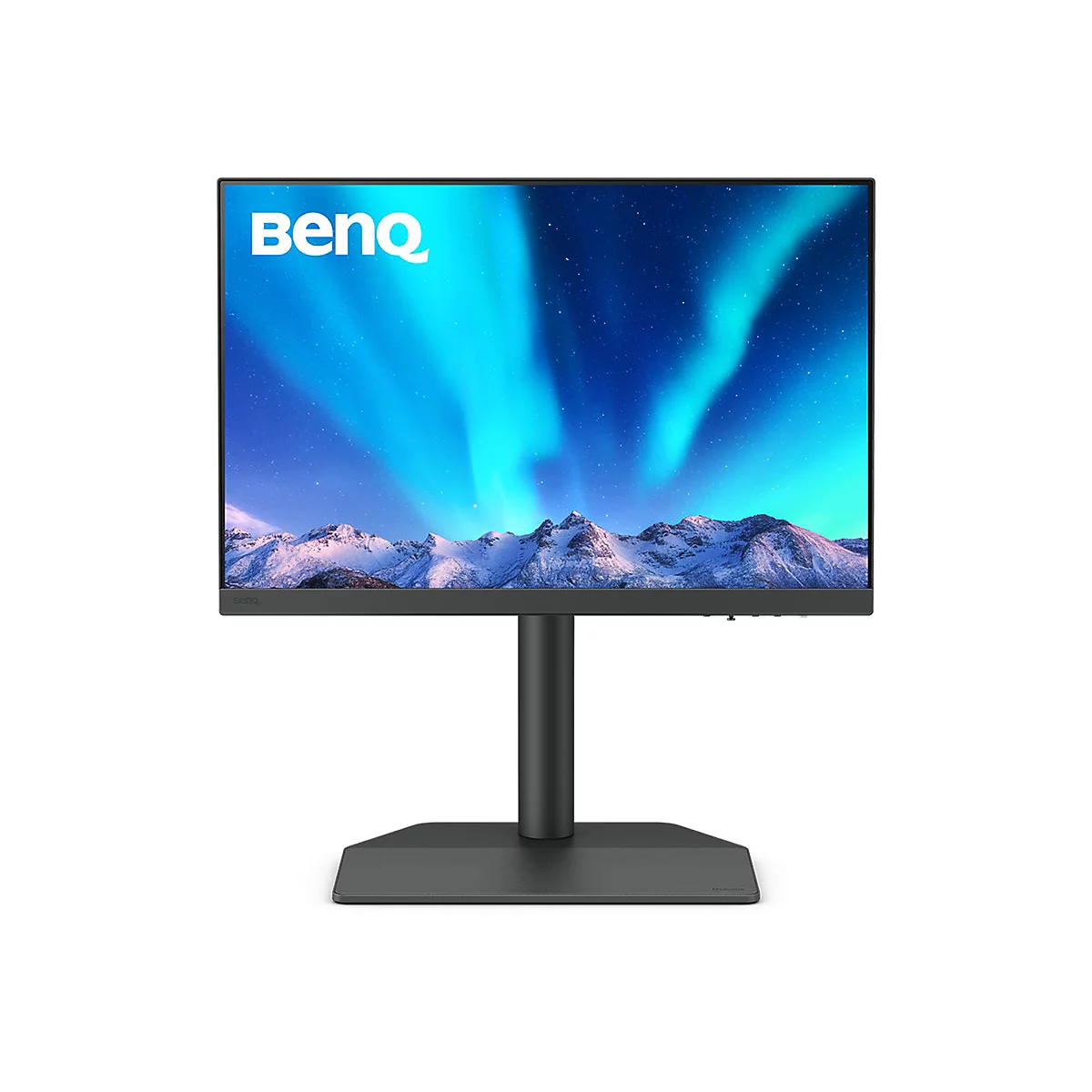 Moniteur avec le logo BenQ, affichant un paysage avec des aurores boréales.