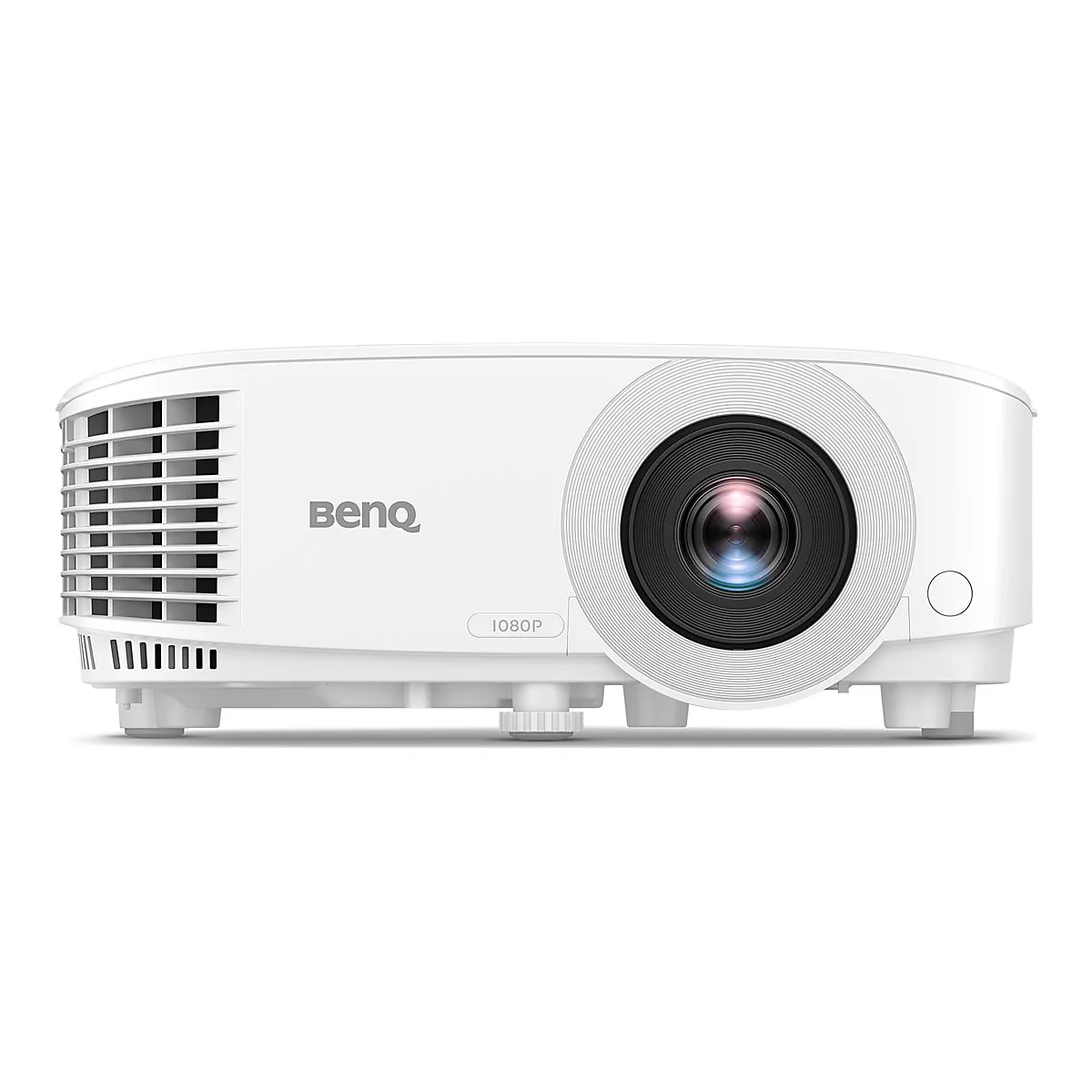Weißer BenQ-Projektor, Frontansicht. Mit Logo, Objektiv und 1080P-Aufdruck. Auf hellem Hintergrund.