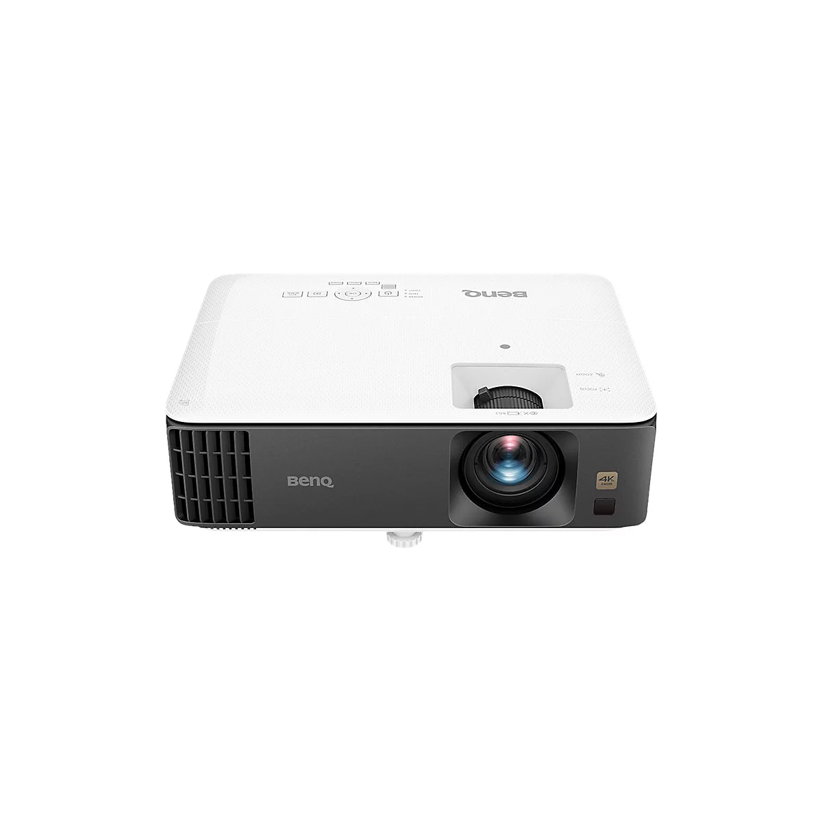 WeiÃŸer Projektor von BenQ. Schwarze Front mit Linse und 4K-Logo. Oben Bedienelemente. Untere Seite: EinstellfuÃŸ.