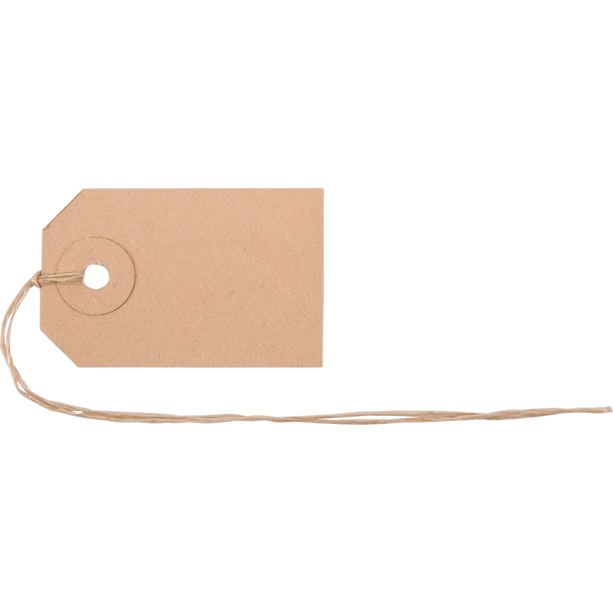 Beige Etikett mit Faden auf weissem Hintergrund. Loch in der Mitte, zum Befestigen.