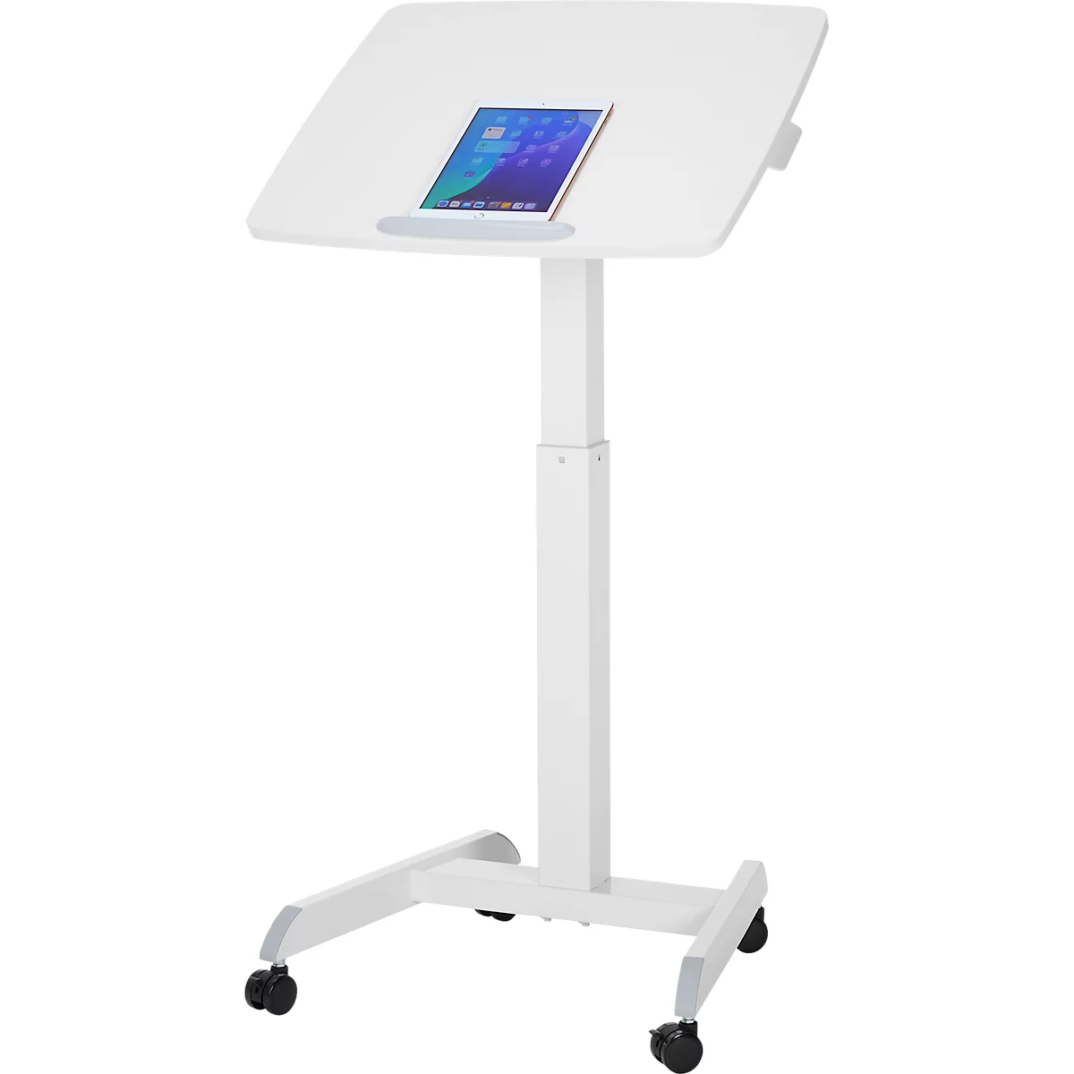 Witte, in hoogte verstelbare laptoptafel met wieltjes en een tablet. Het staat voor een witte achtergrond.