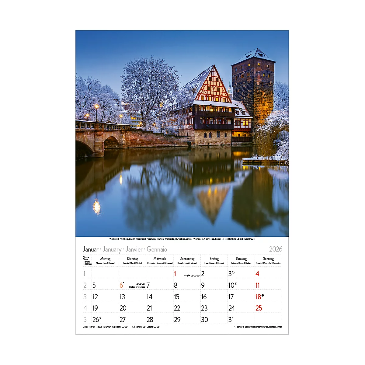Winterlandschaft mit Fluss, Brücke, Fachwerkhäusern und Turm, Kalenderblatt Januar 2026.