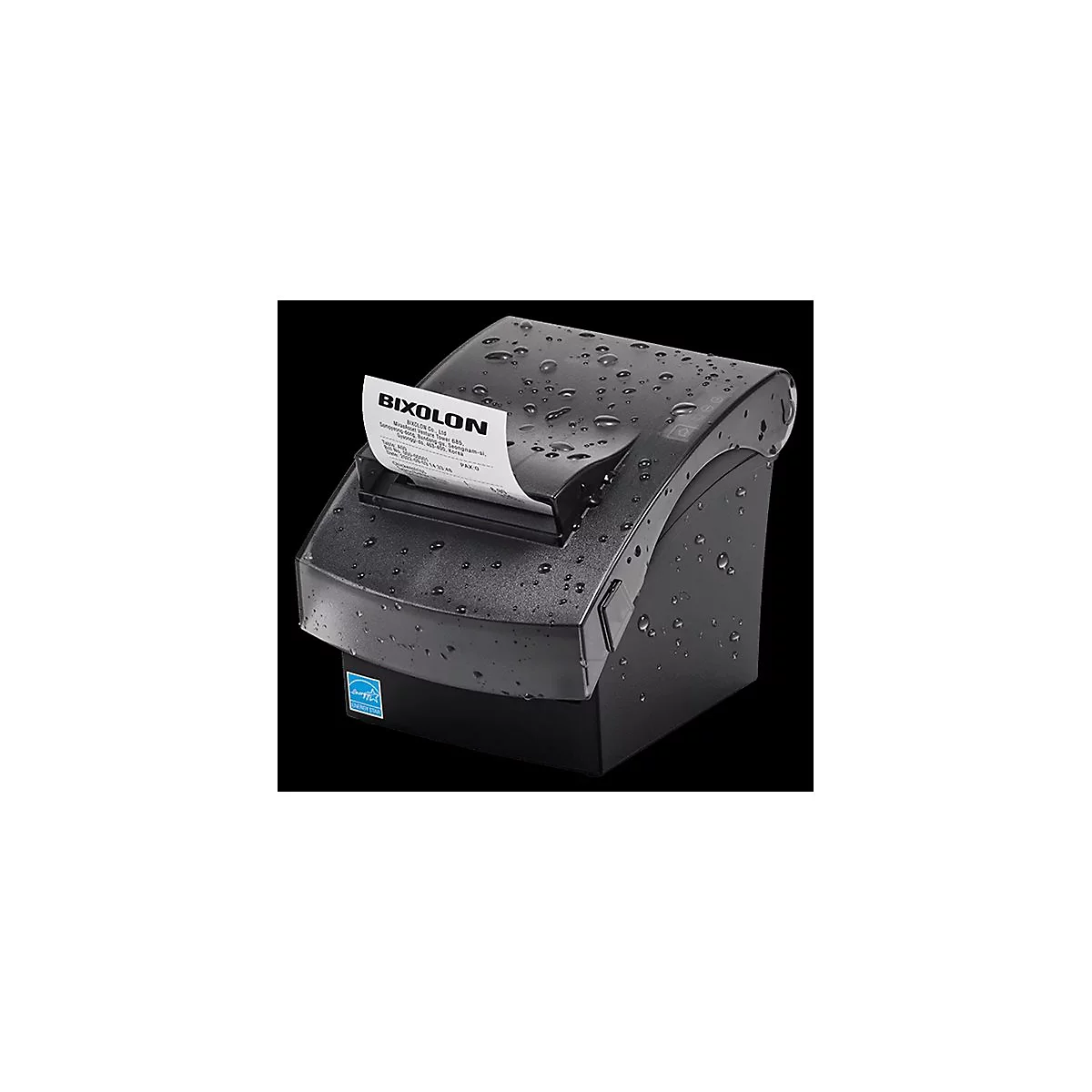 Schwarzer wasserdichter Drucker, ein Papierausdruck liegt heraus. Auf dem Drucker befinden sich Wassertropfen.