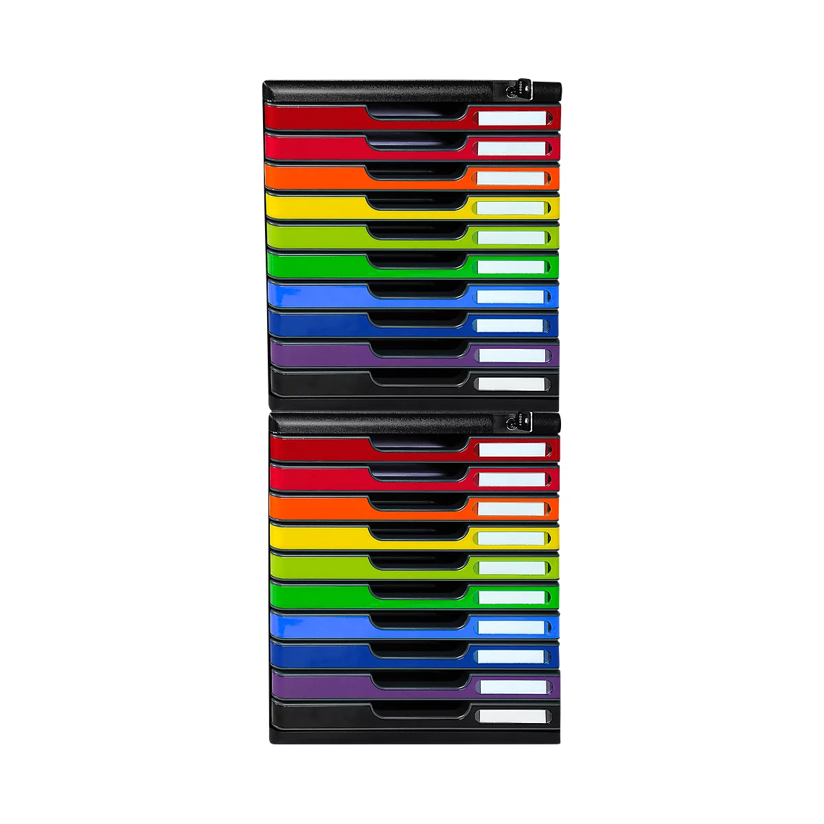 Une pile colorée de bacs de classement. Chaque bac est d'une couleur différente, avec des étiquettes blanches.