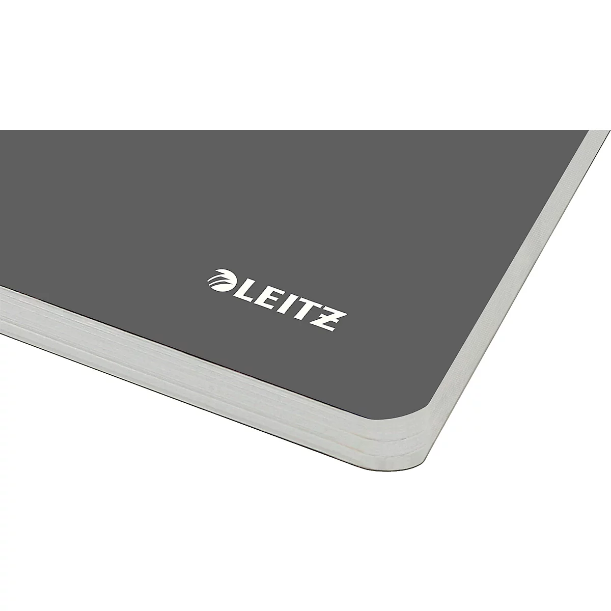 Cahier gris avec le logo LEITZ blanc, vue de coin, pages blanches.
