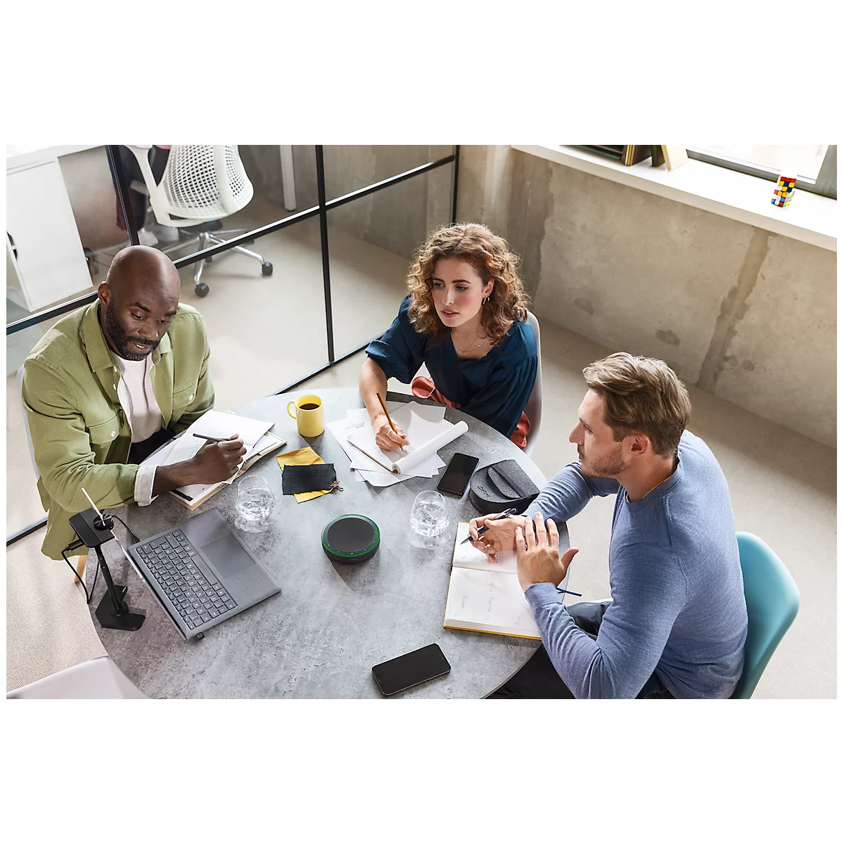 Bluetooth handsfree Jabra SPEAK2 75, draagbaar, tot 4 deelnemers, tot 30 m, tot 32 uur, 4 microfoons, USB-A/USB-C, geoptimaliseerd voor Microsoft Teams, donkergrijs