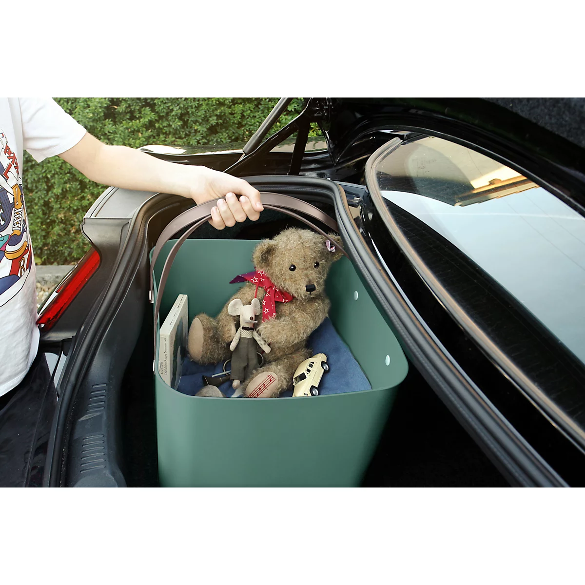 Boîte de rangement ALBULA, avec couvercle, 40 litres, poignée en arceau, empilable, en plastique recyclé, L 400 x P 358 x H 340 mm, vert