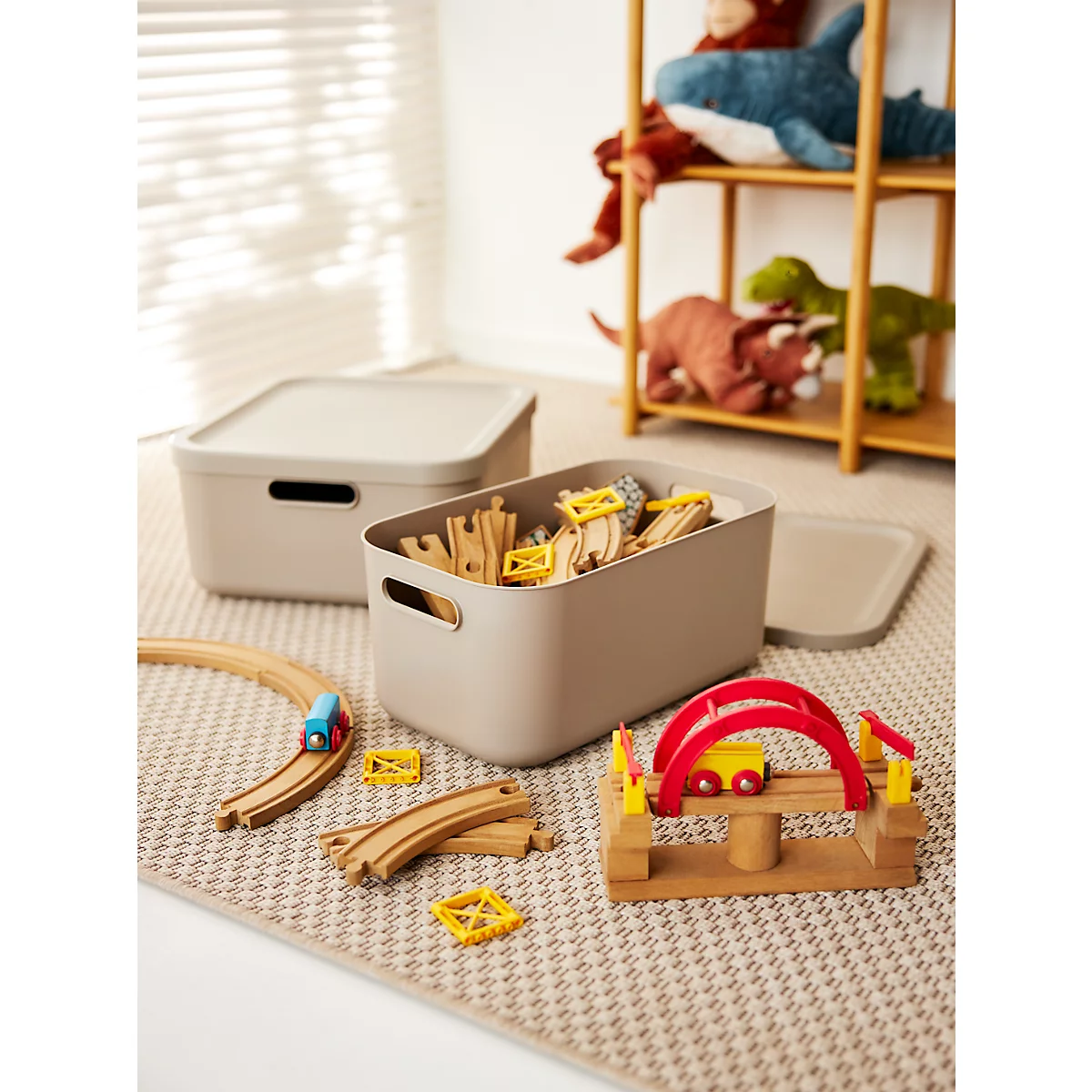 Boîte de transport Rotho Albula, volume 12 l, empilable, avec couvercle amovible et trous de préhension, L 395 x l 235 x H 177 mm, plastique recyclé, marron