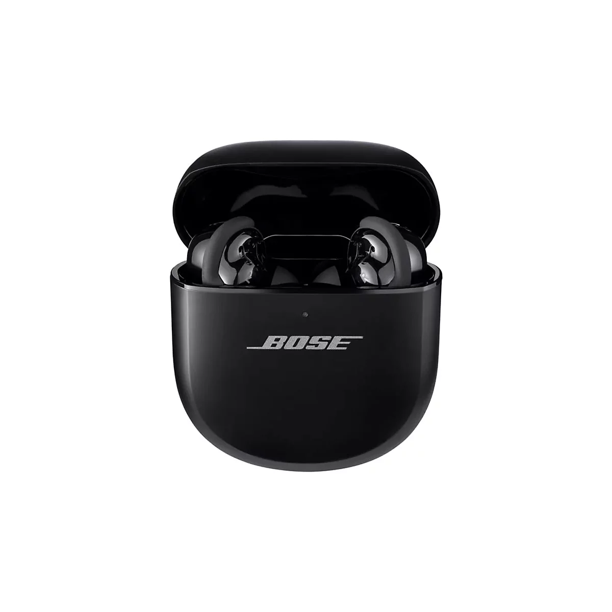 Offenes, schwarzes Ladecase mit Bose In-Ear-Kopfhörern vor weißem Hintergrund.