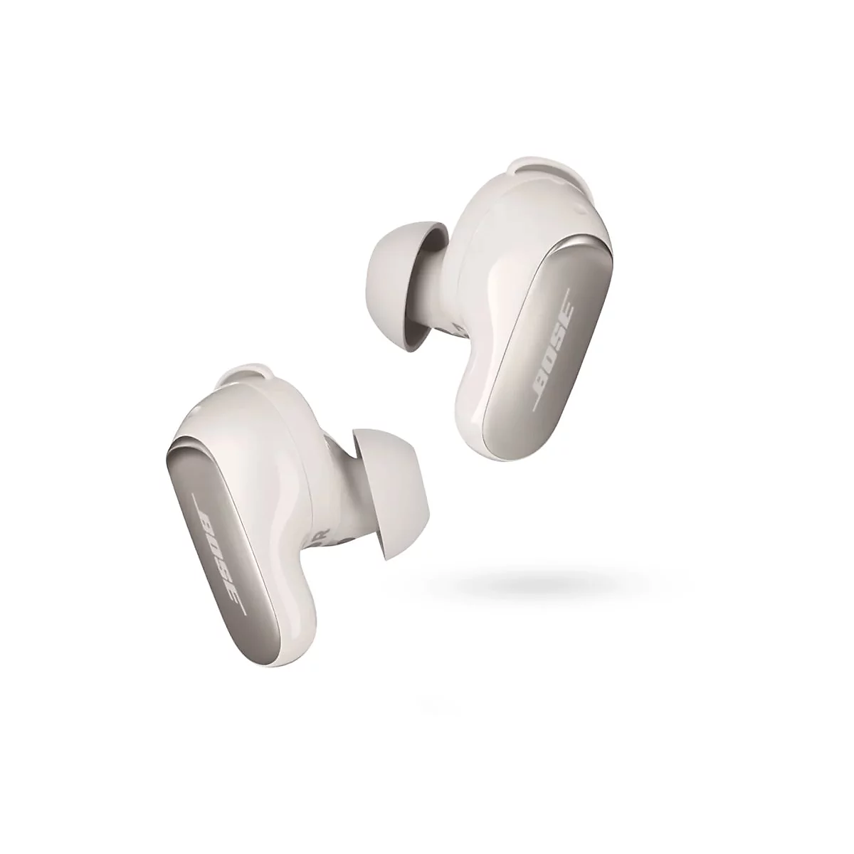 Weiße Bose In-Ear-Kopfhörer vor weißem Hintergrund.