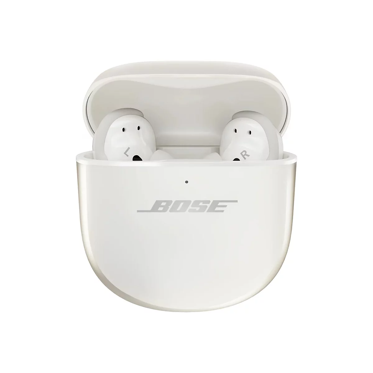 Offenes, cremeweißes Bose Ladecase mit zwei Kopfhörern darin, mit Bose-Logo auf der Vorderseite.