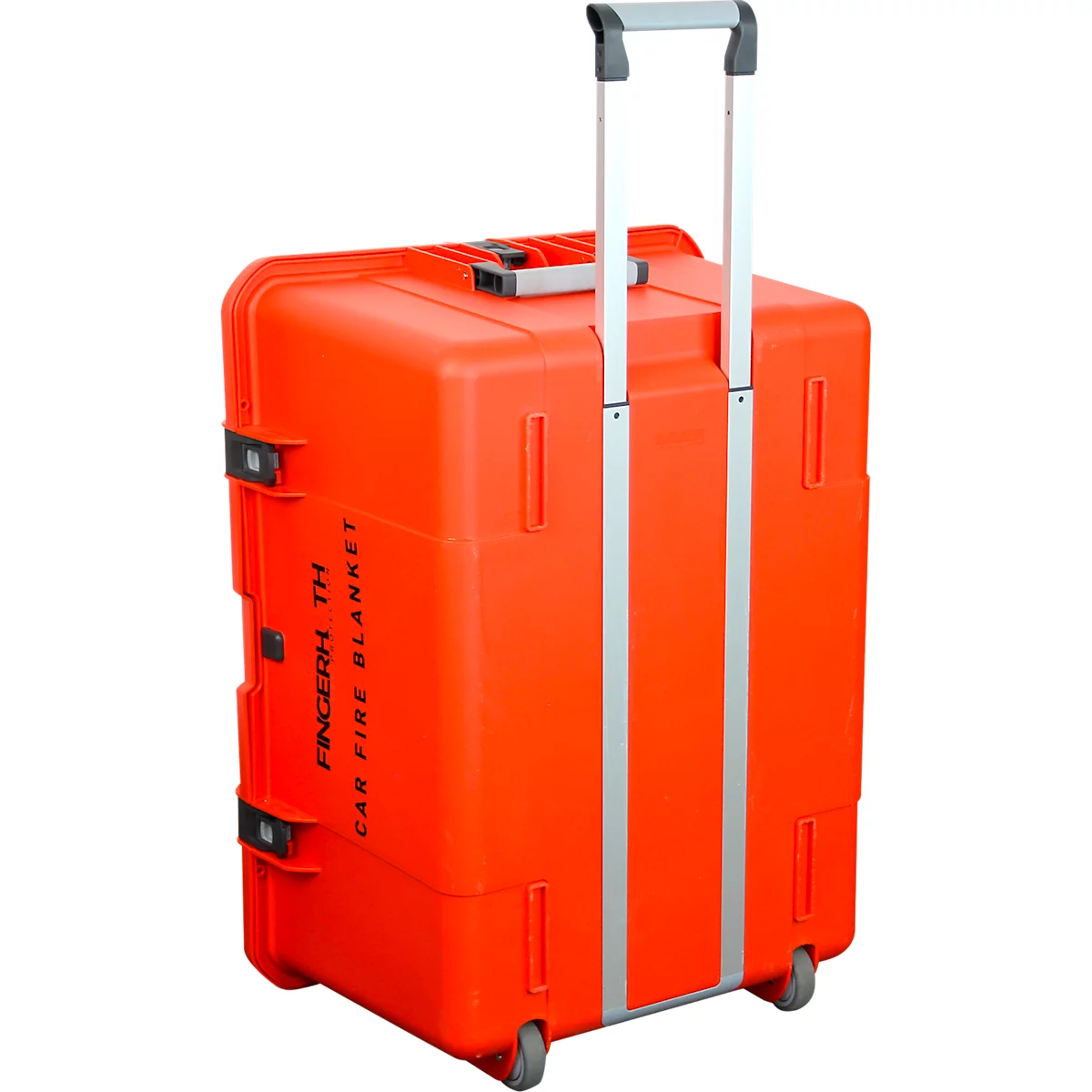 Ein leuchtend orangefarbener Transportkoffer mit ausziehbarem Teleskopgriff und Rollen, beschriftet mit FINGERH TH CAR FIRE BLANKET.