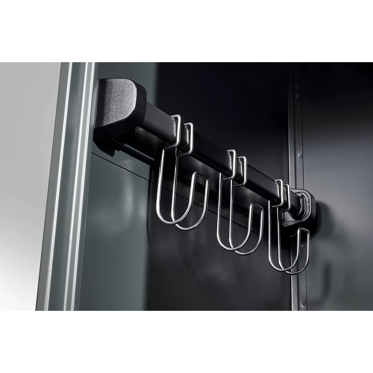 Brandweerkluis C+P Evolo Youngster, 1 vak, zonder helmhouder, vloerglijders, B 300 x D 500 x H 1530 mm, RAL 7016 antracietgrijs