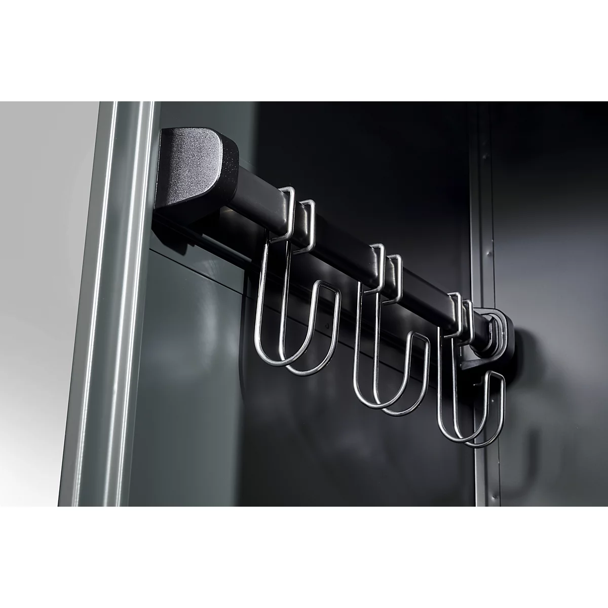 Brandweerkluis C+P Evolo Youngster, 1 vak, zonder helmhouder, vloerglijders, B 400 x D 500 x H 1530 mm, RAL 7035 lichtgrijs