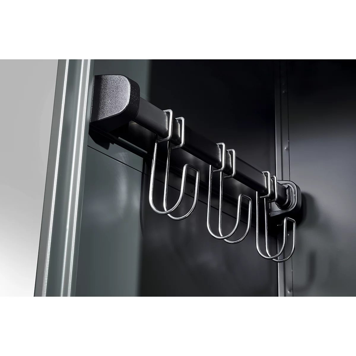 Brandweerkluis C+P Evolo Youngster, 2 vakken, zonder helmhouder, vloerglijders, B 600 x D 500 x H 1530 mm, RAL 7016 antracietgrijs