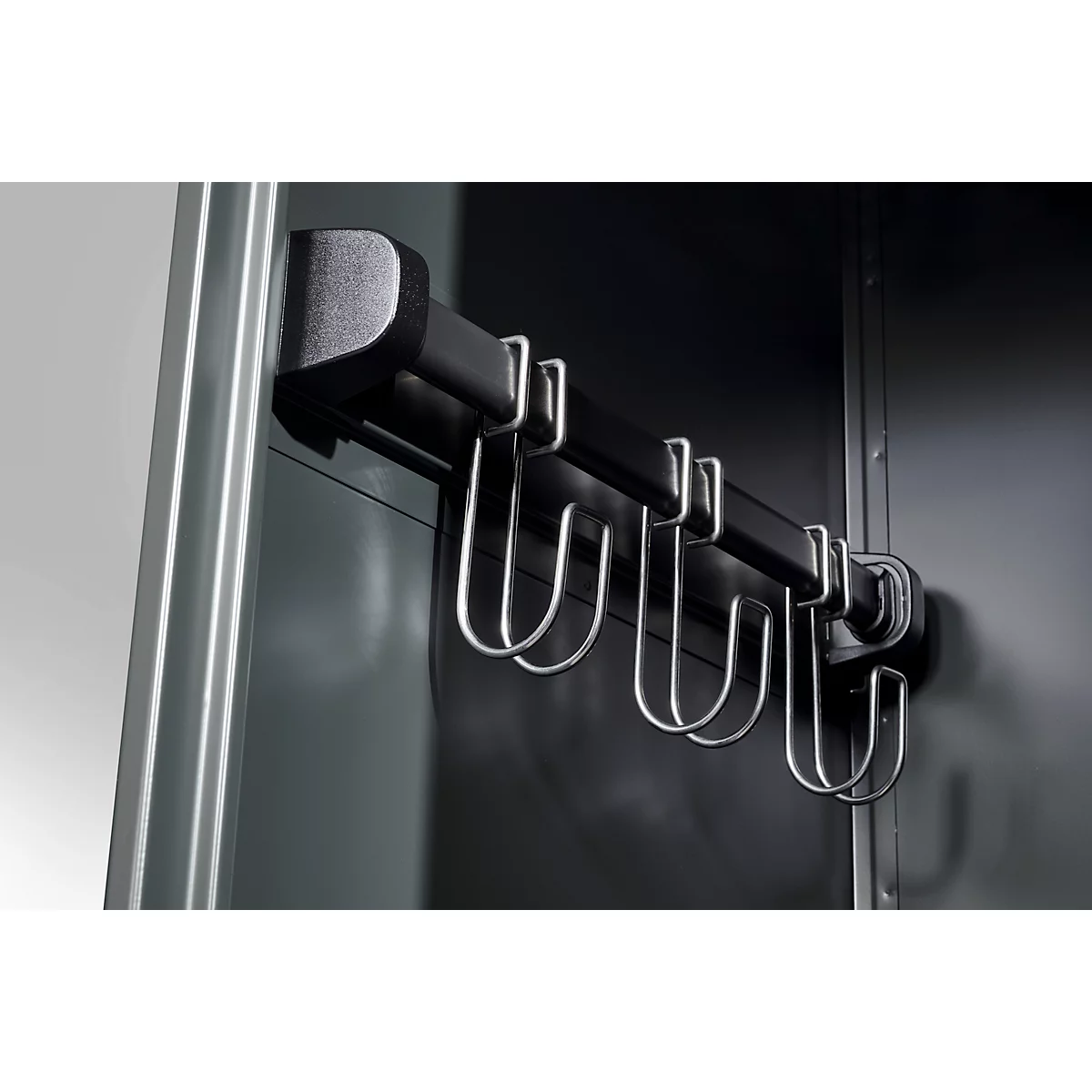Brandweerkluis C+P Evolo Youngster, 2 vakken, zonder helmhouder, vloerglijders, B 800 x D 500 x H 1530 mm, RAL 7016 antracietgrijs
