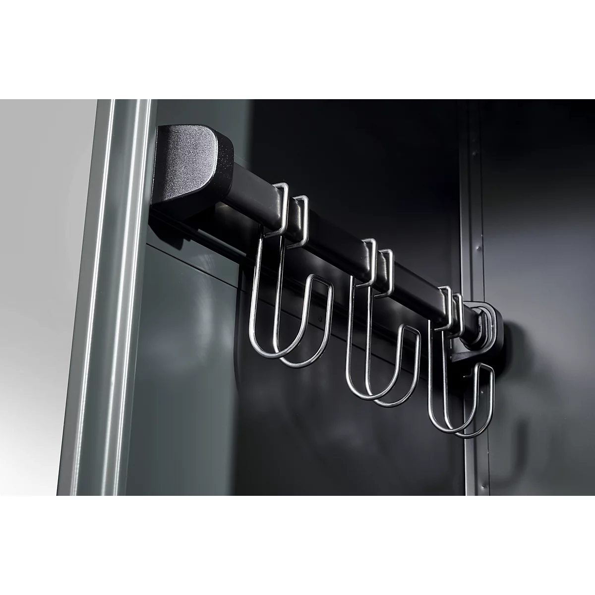 Brandweerkluis C+P Evolo Youngster, 2 vakken, zonder helmhouder, vloerglijders, B 800 x D 500 x H 1530 mm, RAL 7035 lichtgrijs