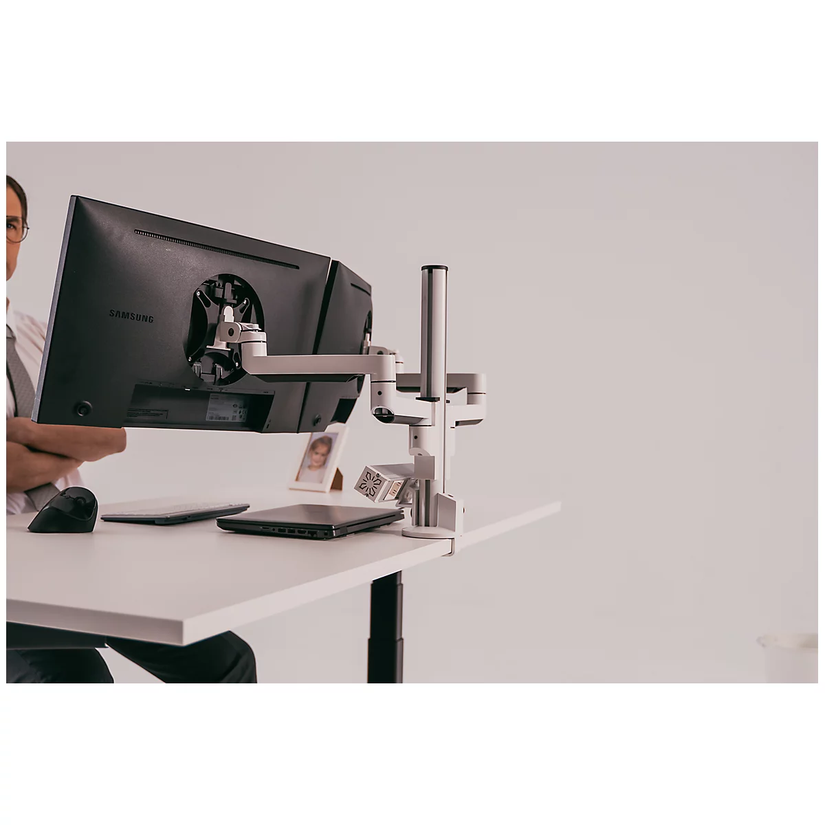 Bras de moniteur BakkerElkhuizen Filex Galaxy Modular Dual, pour 2 écrans jusqu'à 12 kg, réglable en hauteur et en profondeur, pivotant et inclinable, avec pince de table, blanc
