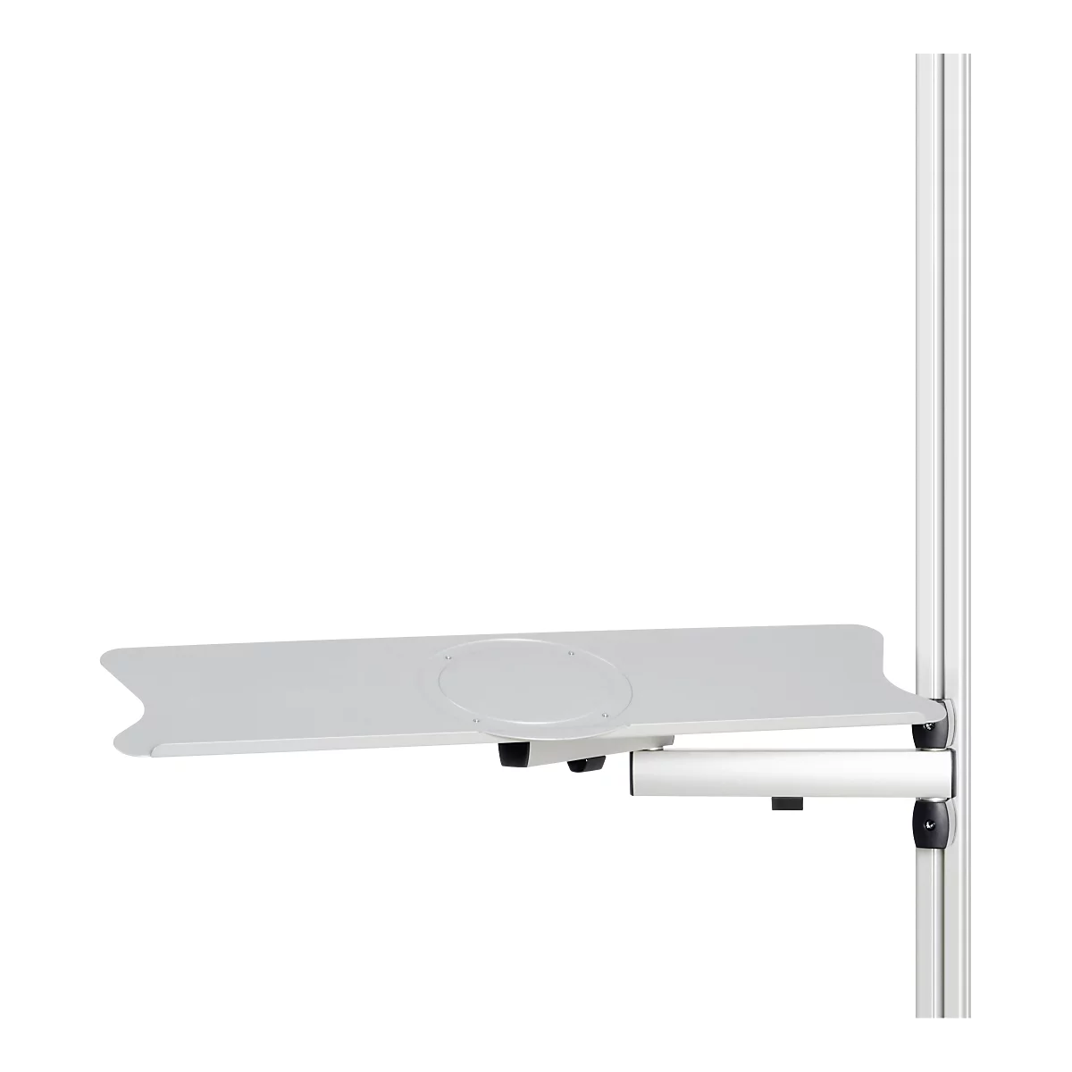 Un plateau gris et extensible avec un porte-boissons fixé à une barre verticale de couleur argent.