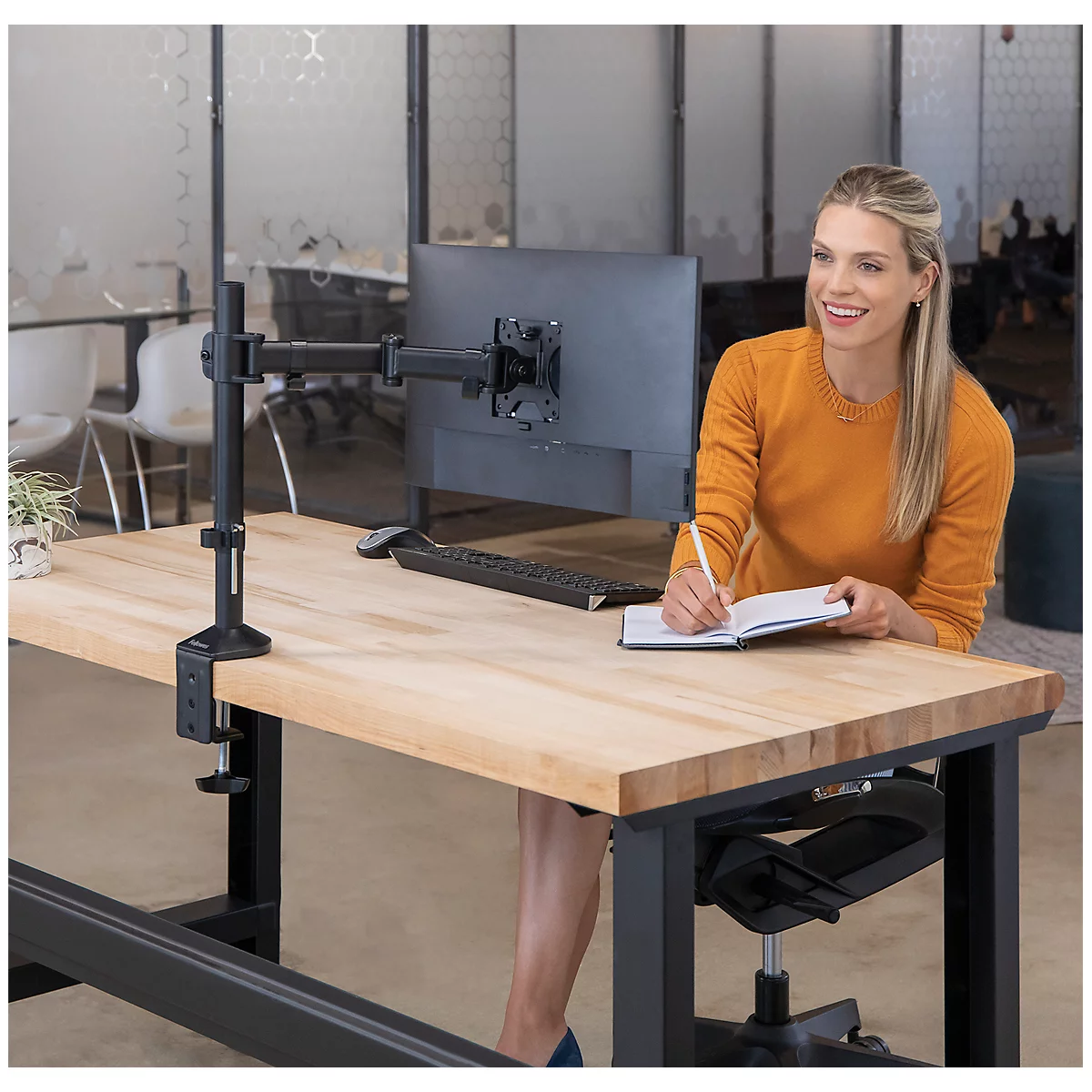 Bras pour écran individuel Fellowes Reflex, jusqu'à 32' de largeur, VESA, rotation 360°, pivotement 180°, inclinaison 45°, réglable en hauteur, noir