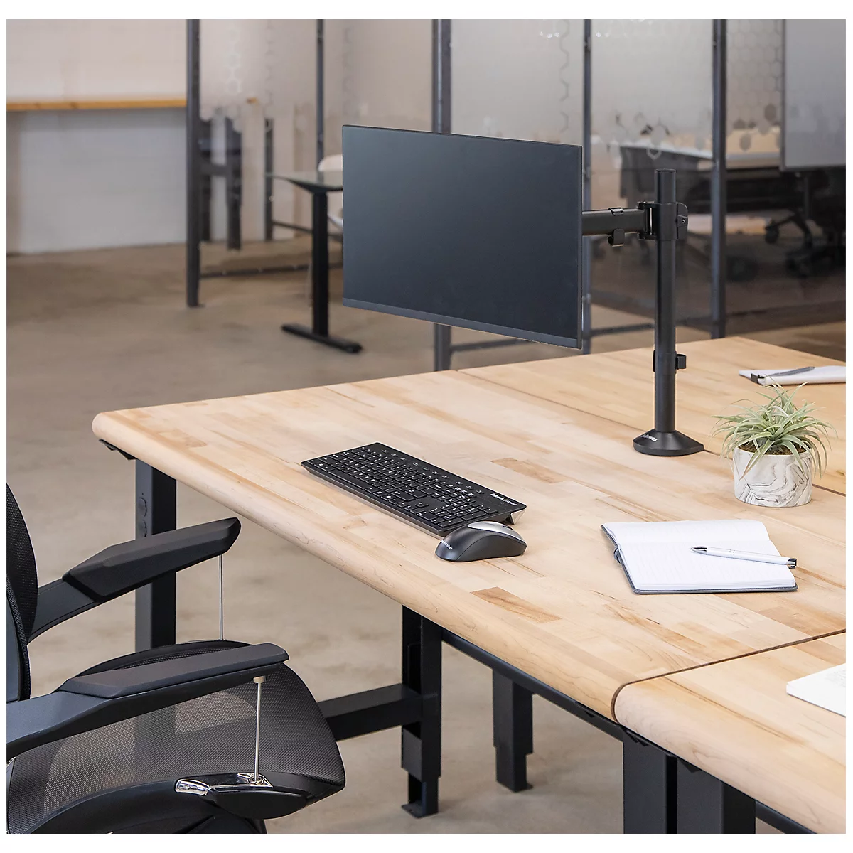 Bras pour écran individuel Fellowes Reflex, jusqu'à 32' de largeur, VESA, rotation 360°, pivotement 180°, inclinaison 45°, réglable en hauteur, noir
