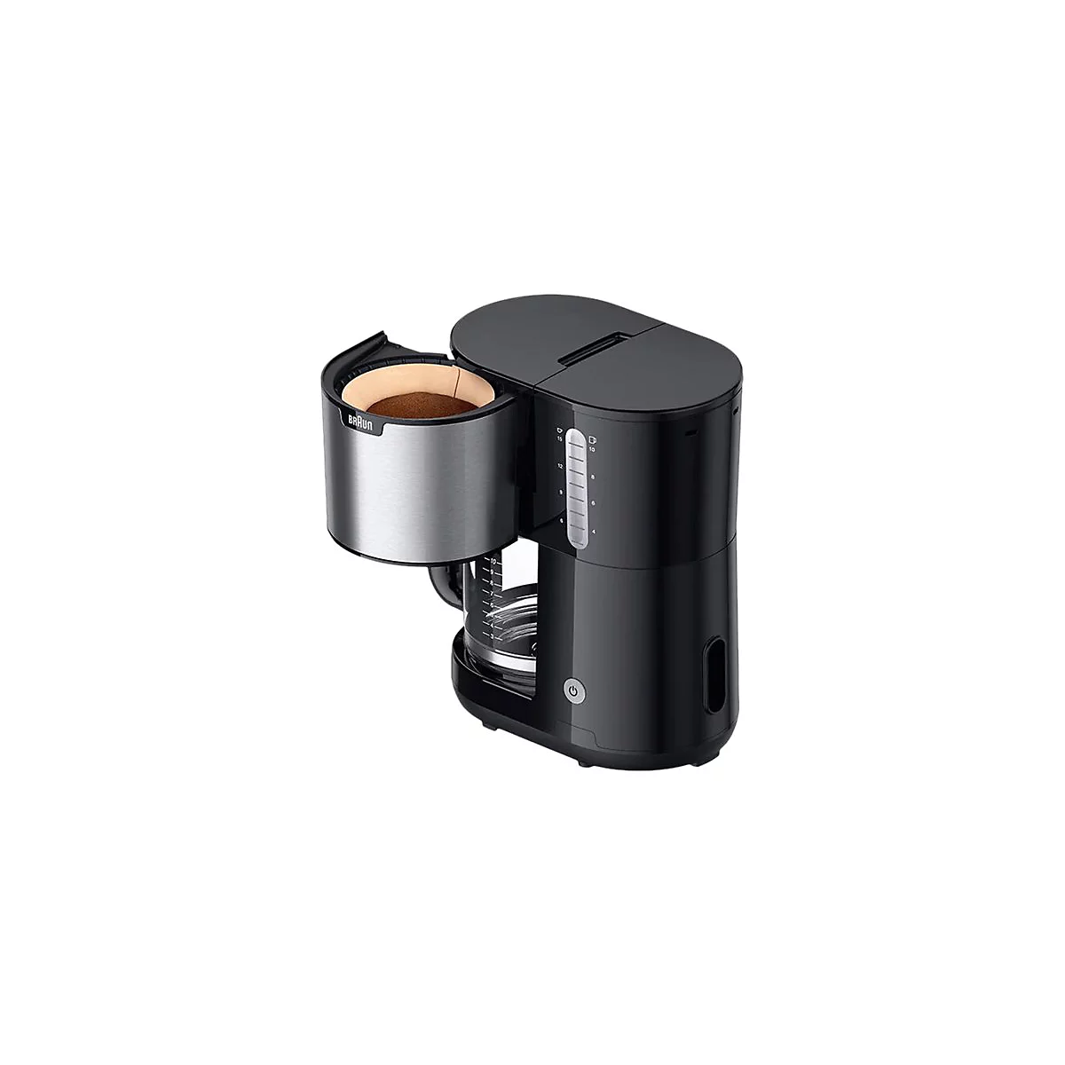 Schwarze Braun Kaffeemaschine mit ausgeschwenktem Filterhalter und Kaffeepulver, vor weißem Hintergrund.