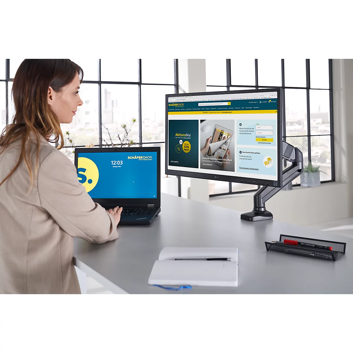 Brazo para monitor Schäfer Shop Select MX8-112, para 1 pantalla de hasta 32″ y hasta 8 kg, inclinación/giro/rotación, altura ajustable, guía de cables, VESA, abrazadera de mesa