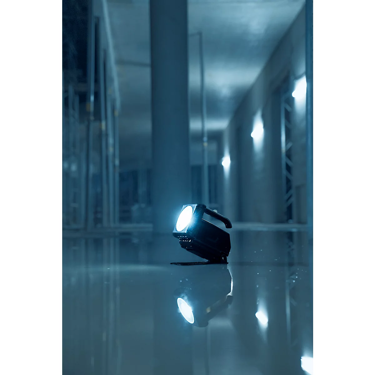 Brennenstuhl 2-in-1 oplaadbare handlamp &amp; werklamp HL 3000, 6500K, ergonomische handgreep, verstelbare magneetvoet, IP54, lichtbereik tot 200 m, zwart