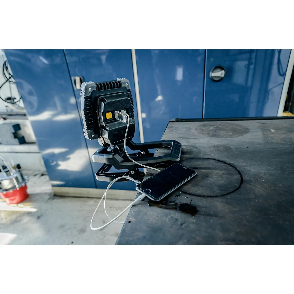 Brennenstuhl Akku-LED-Arbeitsleuchte CL 1050 MA, Clip-System, bis zu 12h, 950 lm, IP65, integrierte USB-Powerbank, schwarz