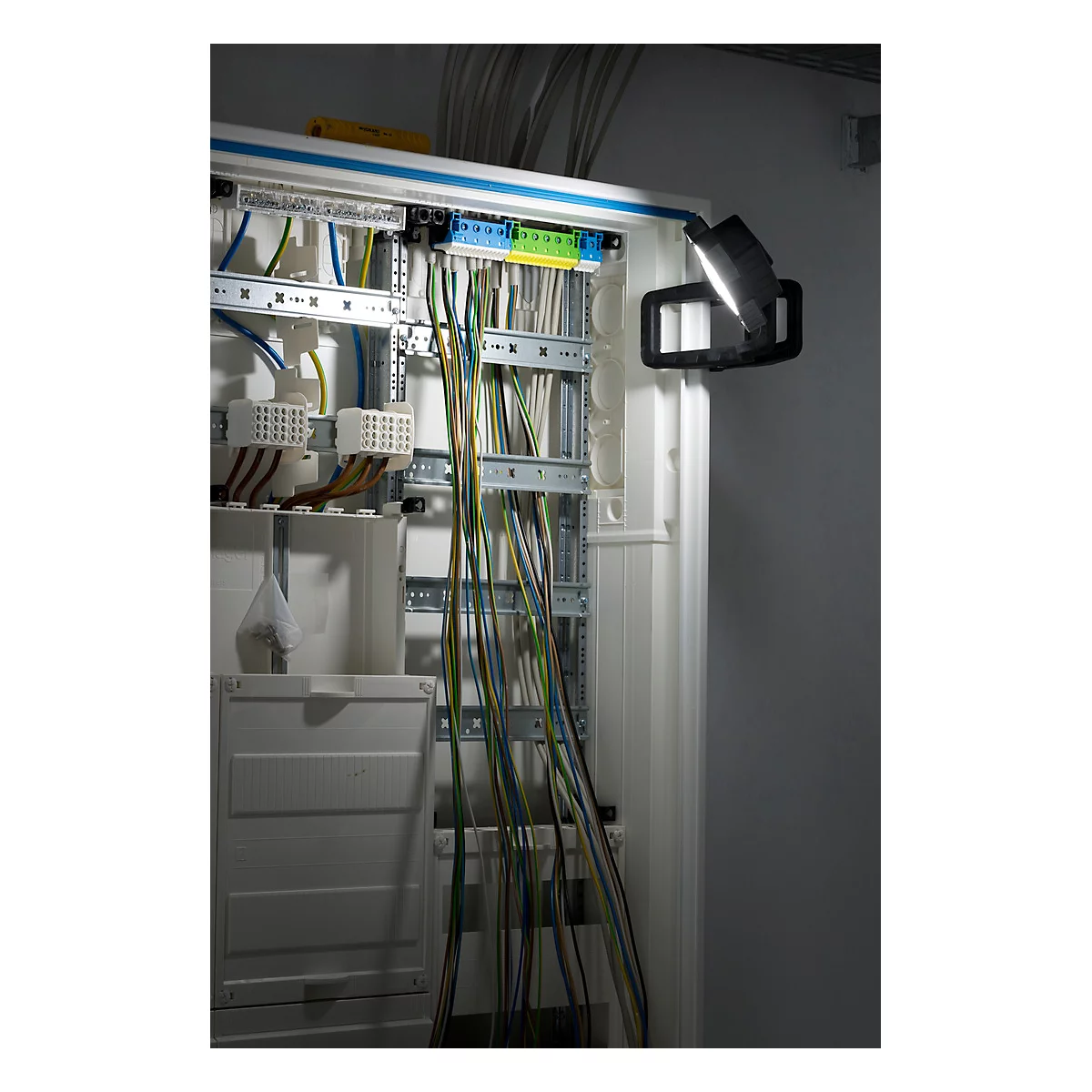 Brennenstuhl Akku-LED-Arbeitsleuchte CL 1050 MA, Clip-System, bis zu 12h, 950 lm, IP65, integrierte USB-Powerbank, schwarz