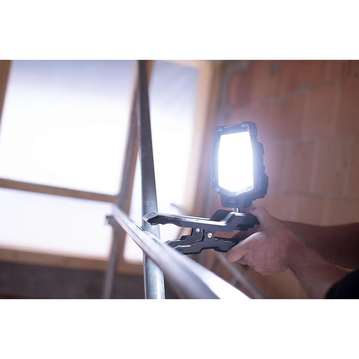 Brennenstuhl Akku LED Arbeitsstrahler CL 4050 MA, SMD-LEDs, orientation 360°, 3 niveaux de commutation, mobile, 3800 lm, IP65, USB Powerbank intégré, noir