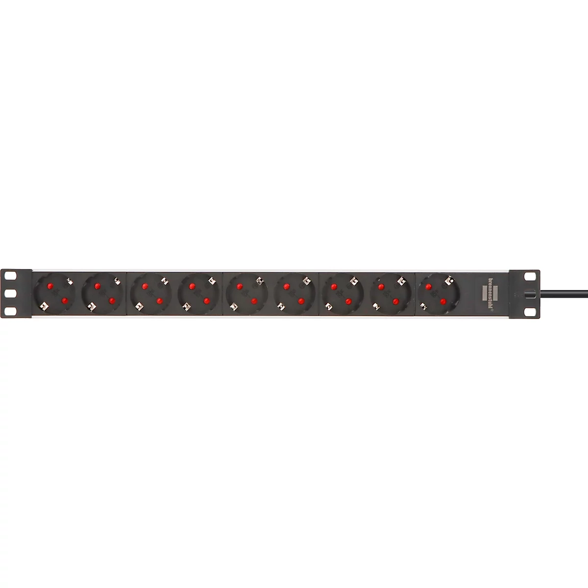 Een langwerpige stekkerdoos met 10 stopcontacten. Een zwarte stekker is aangesloten op een kabel.