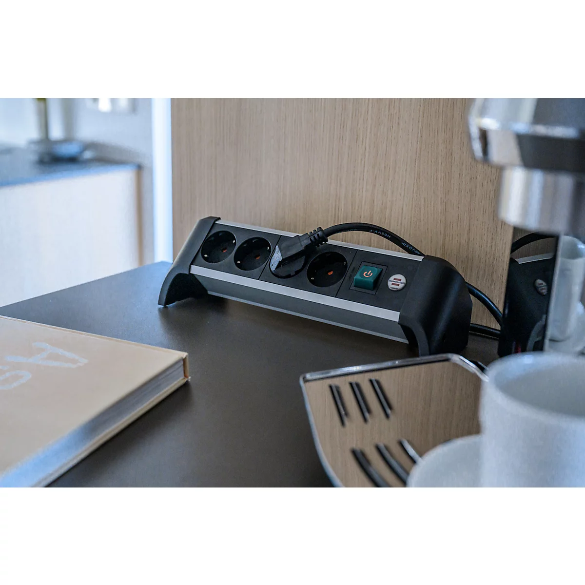Brennenstuhl Alu-Office-Line 4-fach-Steckdosenleiste, 1,8 m Kabel, 4 Schutzkontaktsteckdosen, 45°-Anordnung, L 300 x B 90 x T 110 mm, alufarben/schwarz